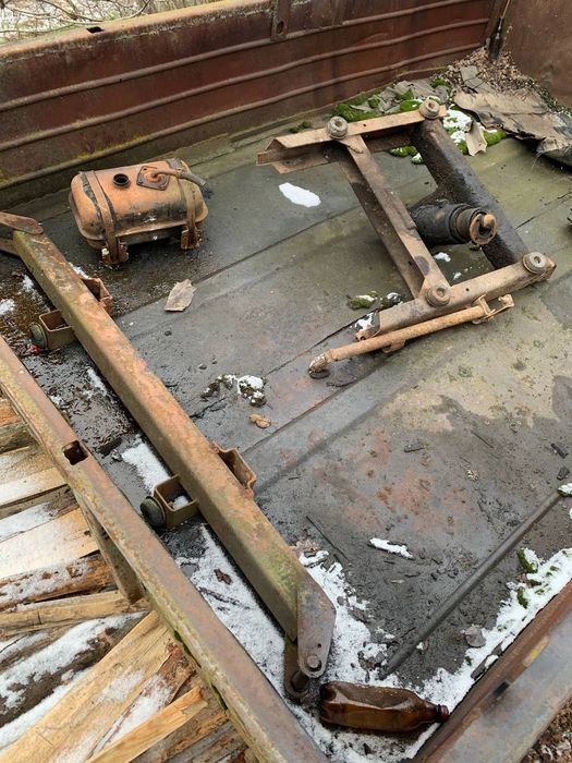 Продам платформу кузова,самосвальну(бруси,циліндр),підрамник на самосв