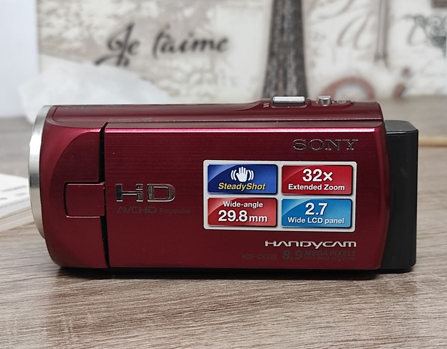 Видеокамера Sony Handycam HDR CX220E Red