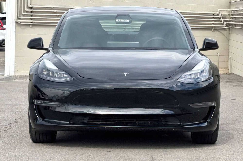 Tesla Model 3 Long Range      2022