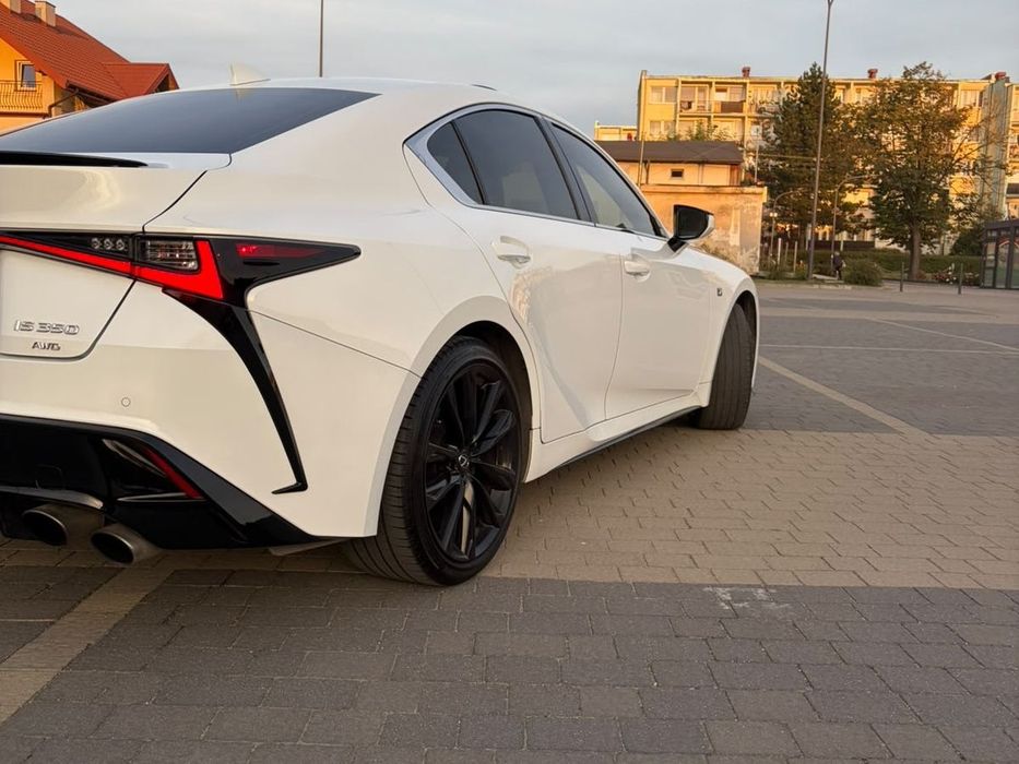 Lexus IS