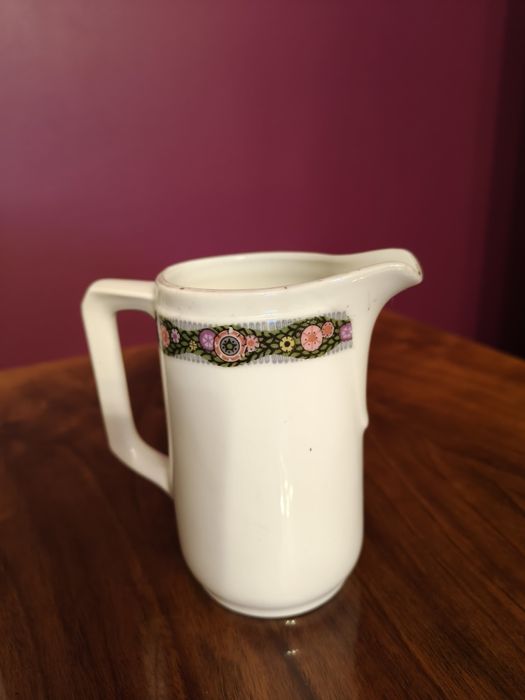 Dzbanuszek na mleko,stara porcelana
