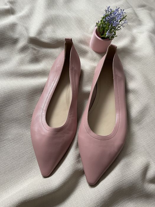 Birkenstock/Everlane/ Steve Madden