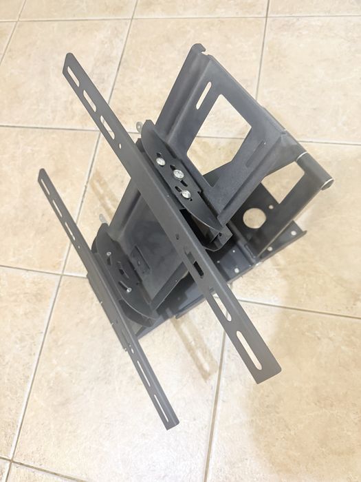 Телевизор Samsung 50 с кронштейном.