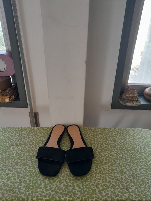 Vendo Chinelos de Senhora LEFTIES muito bonitos como novos