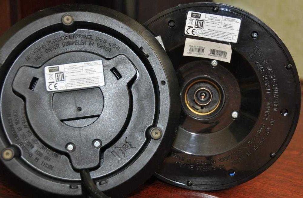 Электрочайник Hotpoint Ariston WK 24E UP