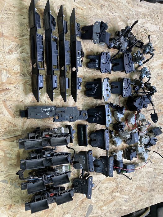 Замок багажника моторчик підсвітка номерів  audi a4 b7  a6 c6 superb 2