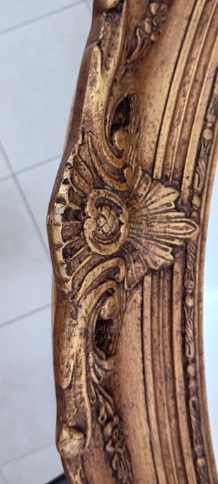 Moldura em talha dourada com espelho biselado 108 x 88 cm