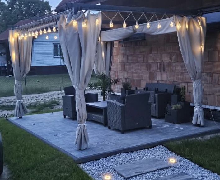 Pergola tarasowa 3x4 z zaslonami i roletami