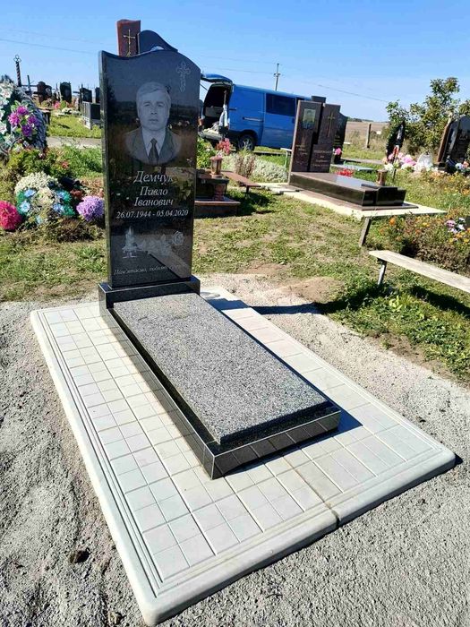 Виготовлення та встановлення пам'ятників  з граніту та крихти