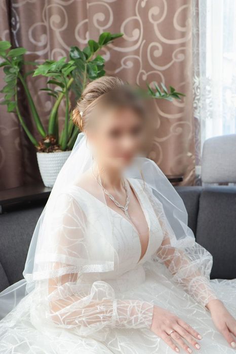 Продам весільну сукню