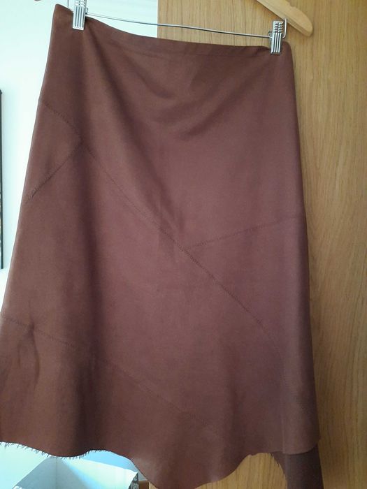 Saia tecido pele de pêssego cor camel da marca Morgan