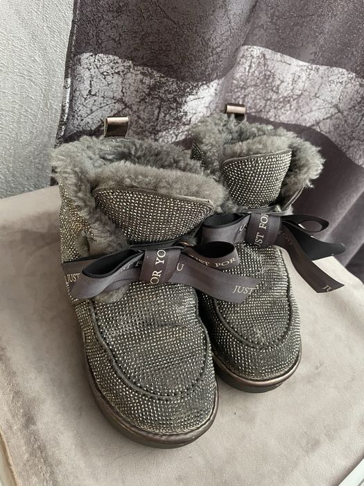 Уги , чобітки для дівчинки (натуральний мєх)