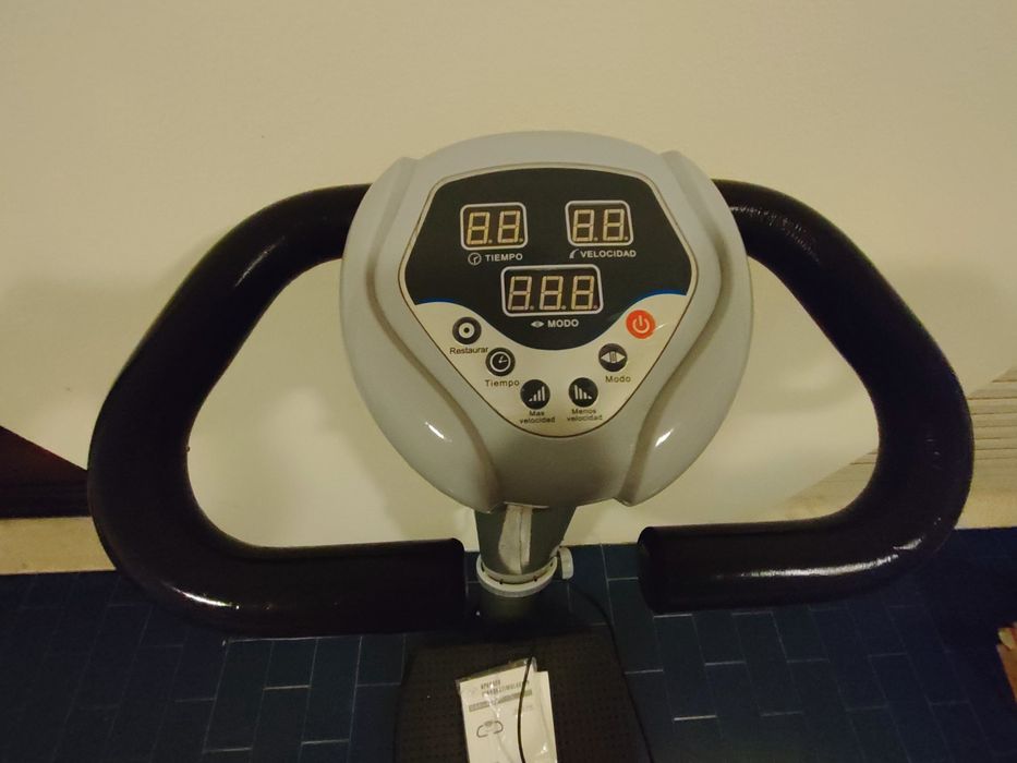 Máquina de exercício - placa vibratória64740832355843121
