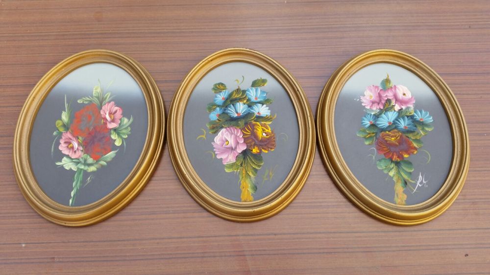 Vários quadros antigos