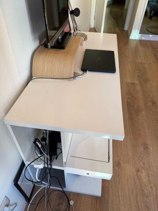 Secretária branca IKEA com gaveta (Working desk)