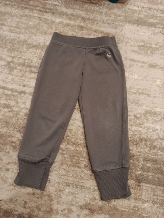 Spodnie dresowe w rozmiarze 98