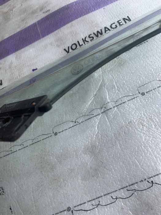 Audi A6 C7 szyba drzwi przod lewy podwojna 17r