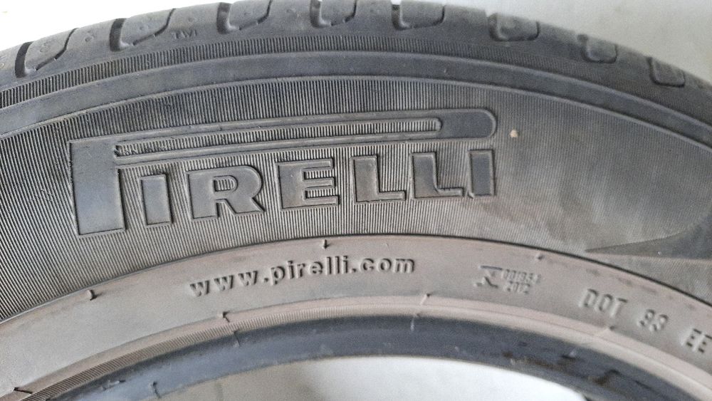 Dwie letnie opony Pirelli