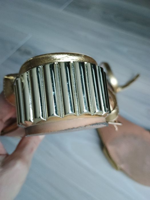 Sandały złote elegancki obcas