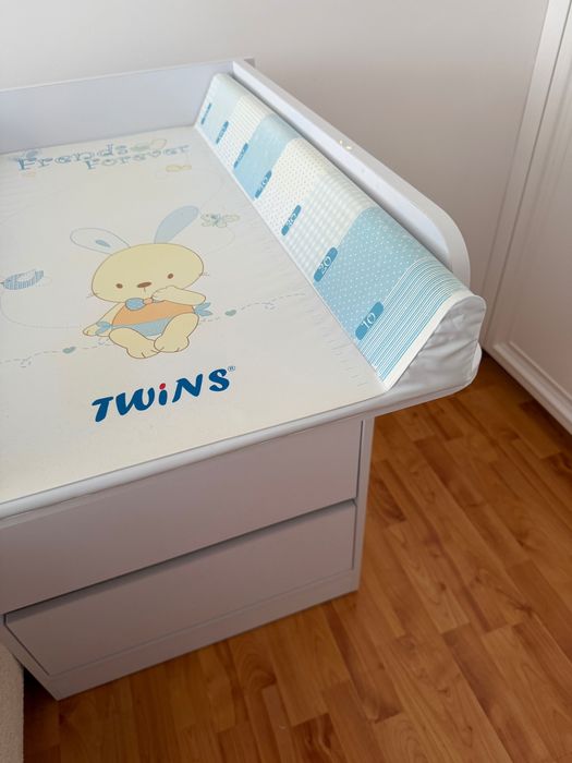 Пеленальний столик