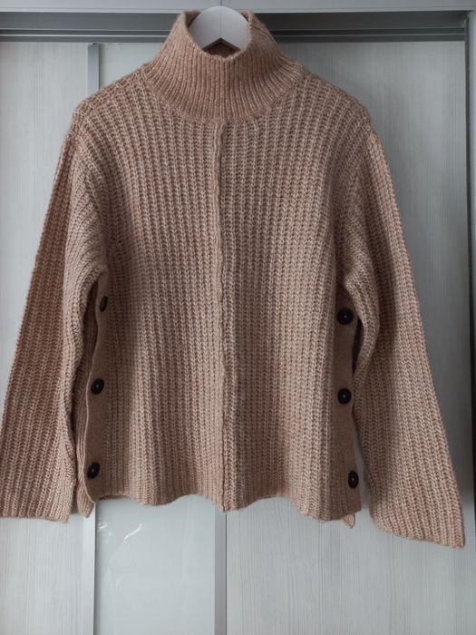 Жіночий светр вільного крою