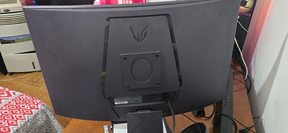 Ecrã LG ultragear 34" curvo