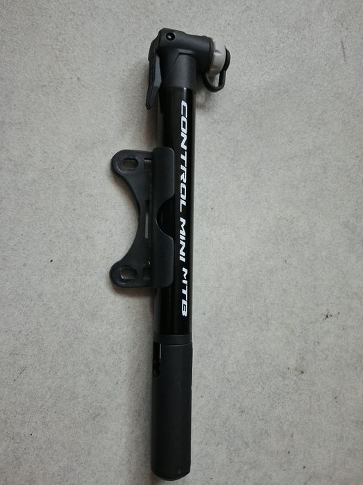 Pompka rowerowa Giant Control Mini