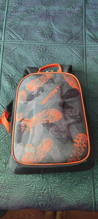 Продам шкільні рюкзаки