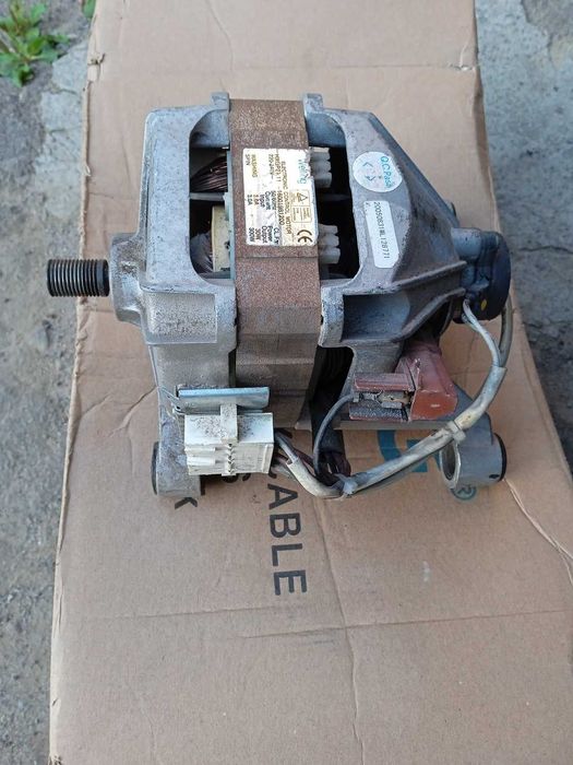 Двигун від стиральної машинки вертикалки