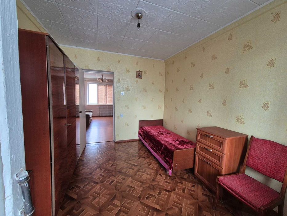 Продам 3-кімнатну квартиру на низькому поверсі