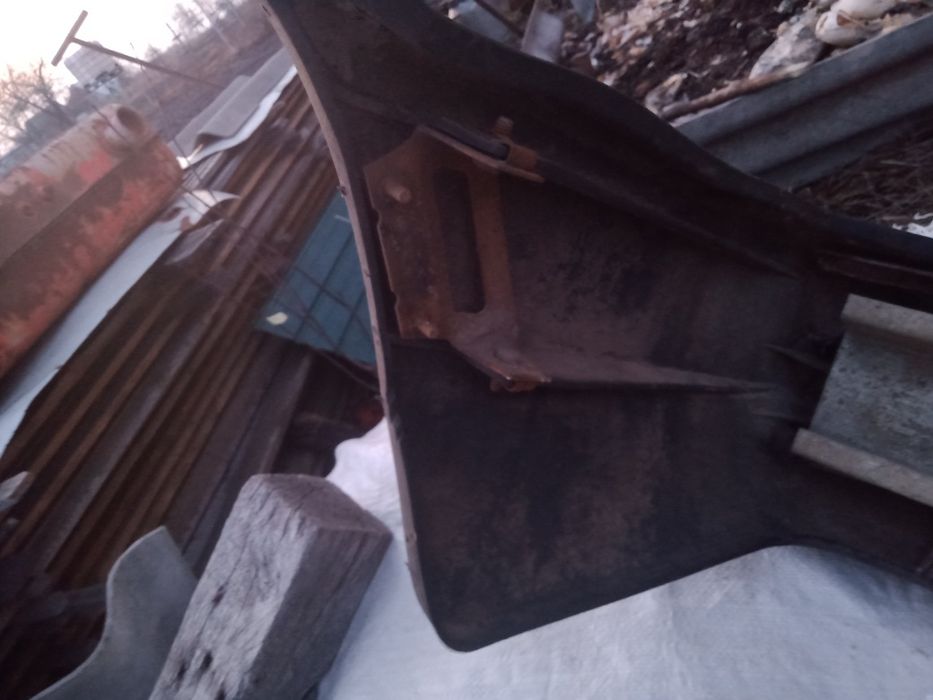 Продам задній бампер  з підсилювачем і з усіма кріпленнями на ваз 2109