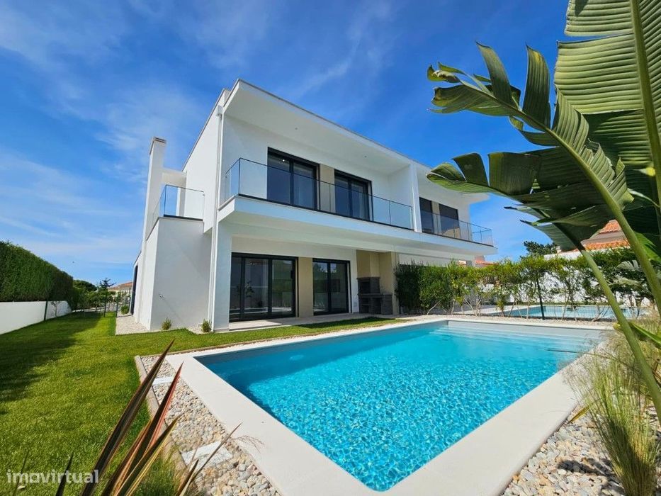 Moradia com piscina pronta a habitar junto à Lagoa de Óbidos