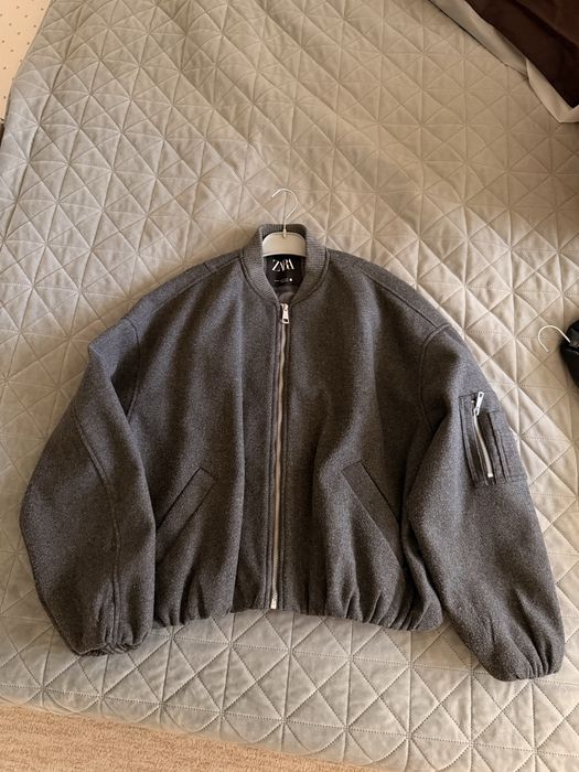 Сірий бомбер куртка Zara