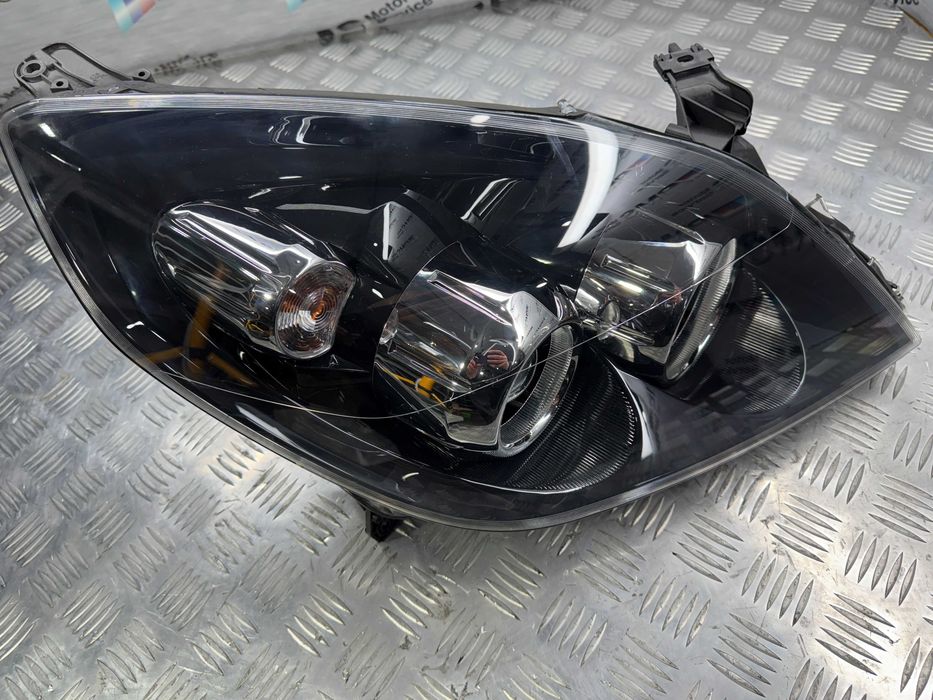 Фара правая Новая Opel Vectra C рестайлинг Valeo 89312329