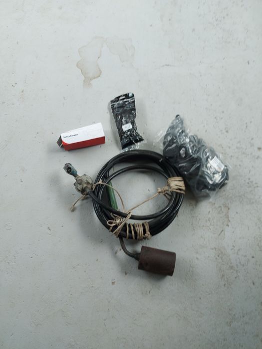 1 maçarico para chamuscar porcos ou  aquecer ferros+ 5 pares de luvas marca juba