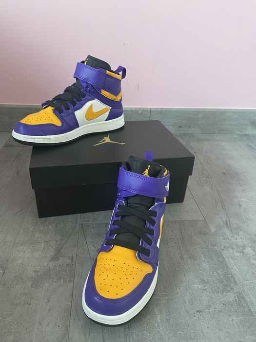 Air Jordan 1 Hi FlyEase