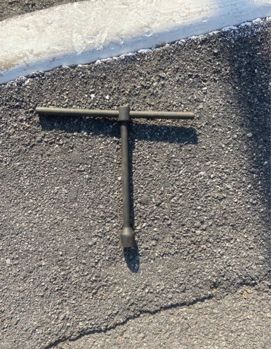 Крюк Ключ буксировочний Mercedes Sprinter Iveco