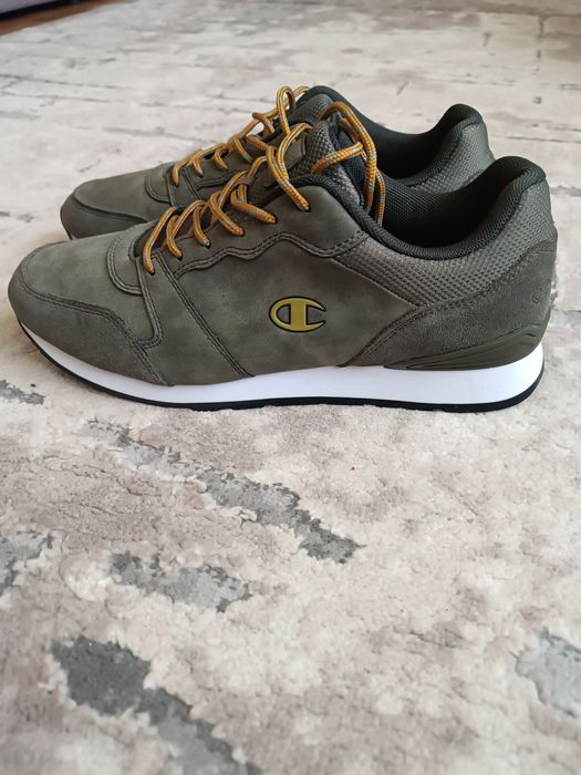 Продам кросівки чоловічі