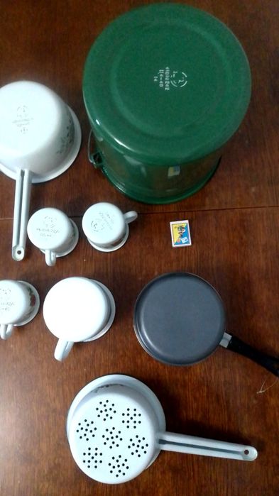 Продам кастрюлю - ведро,ковшы, кружки и друшлак , все новое. Ссср.