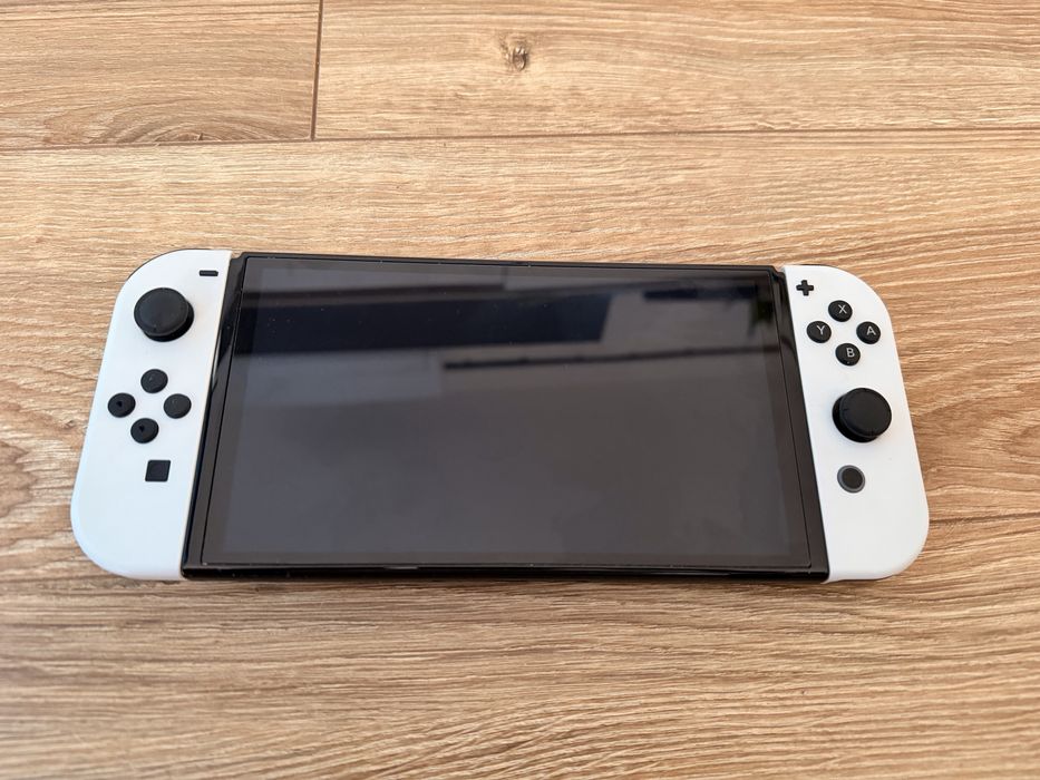 Nintendo Switch Oled. + gry + joycon