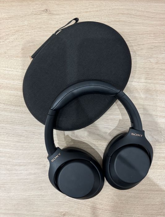 Topowe słuchawki Sony WH-1000XM4 — w doskonałym stanie