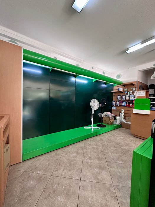 Vendo estantes para espaço comercial