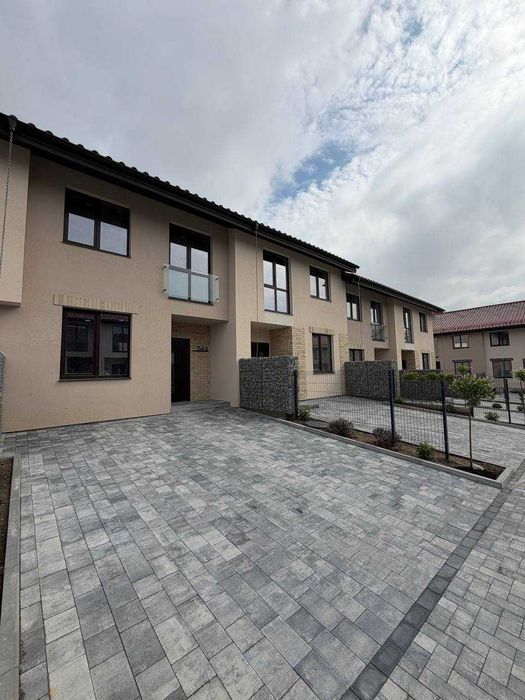 Продам котедж з міськими комунікаціями у місті