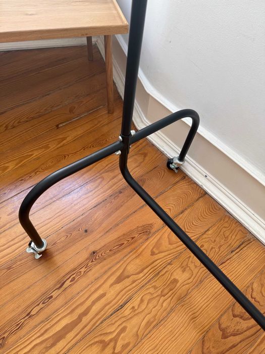 Charriot Preto com Rodas 150x60x170 cm