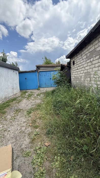 Продам гараж в Слобожанському( Комсомольське) , 100 м від базару