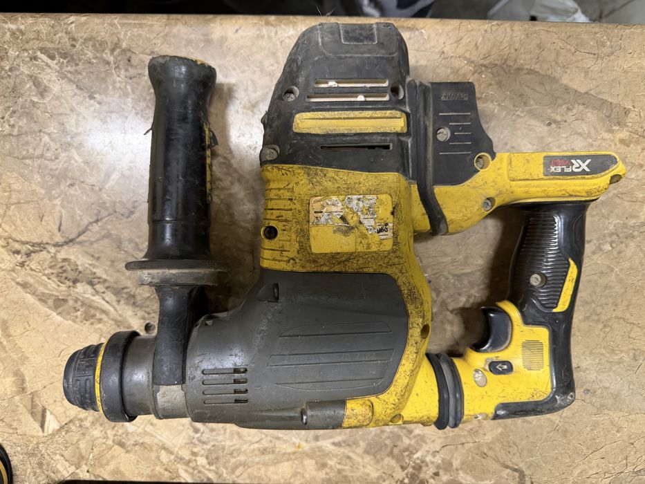 Młotowiertarka DeWalt plus ladowarka i bateria