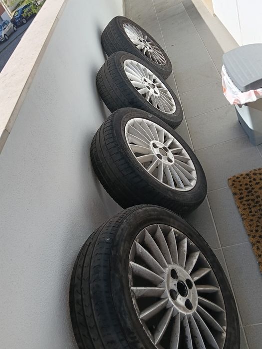 Pneus Usados com jantes e parafusos 195/55R16