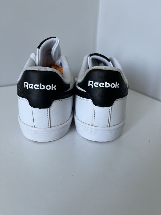 Білі шкіряні кросівки Reebok 37 (24см )