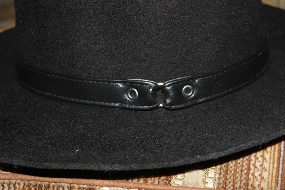Piękny kapelusz czarny z filcu
