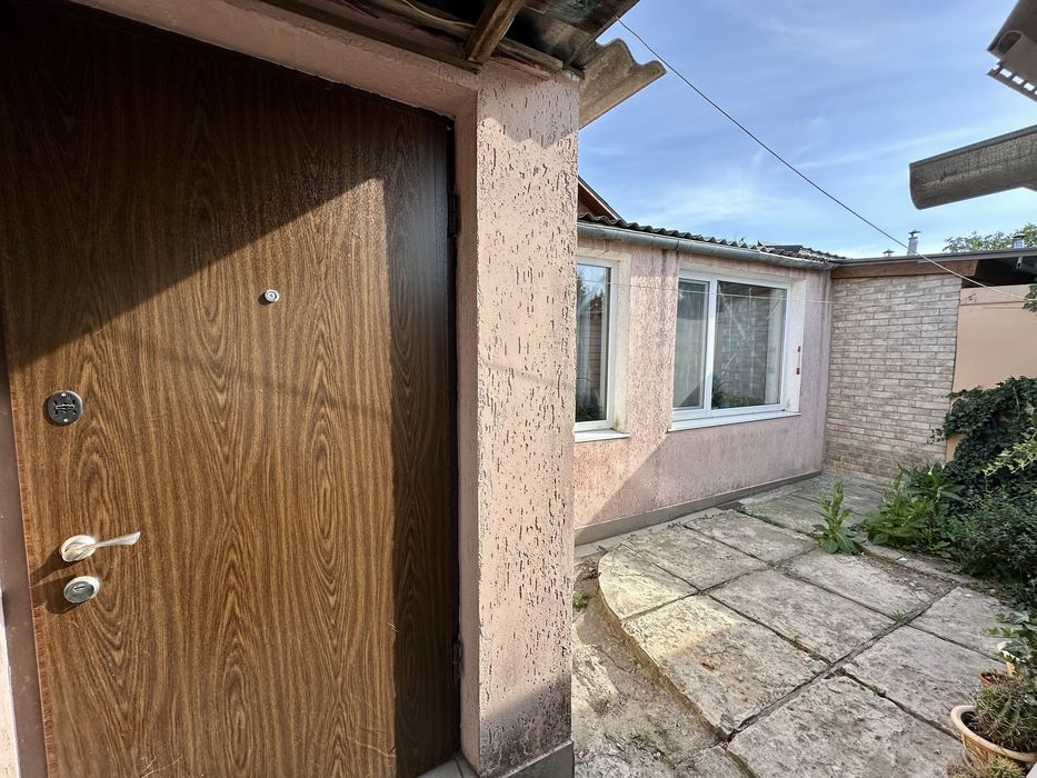 Продам часть дома индивидуальное отопление метро Левада